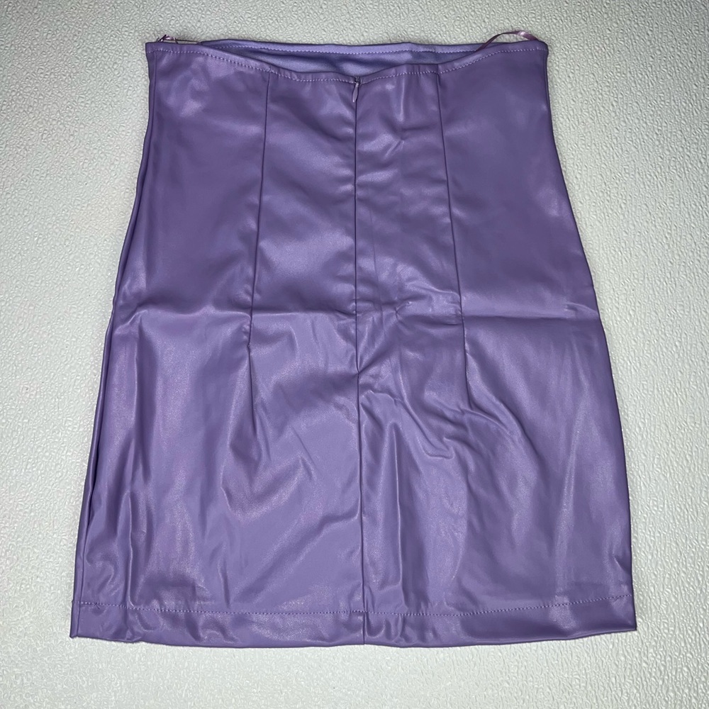 Lavender Faux Leather V-Neck Bodysuit & High Waist Mini Skirt Set Size M New - Picture 12 of 13